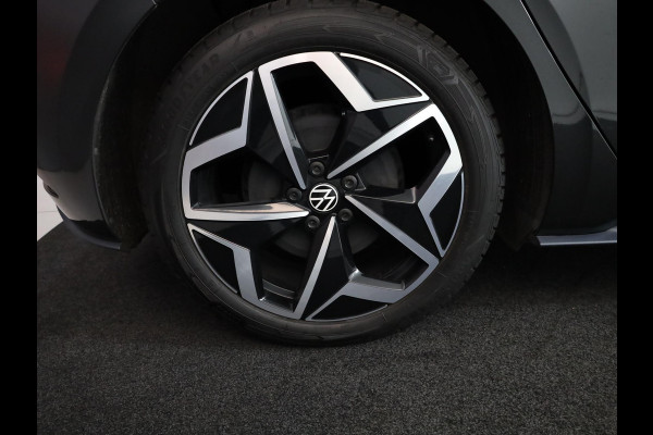 Volkswagen ID.3 First Plus 58 kWh 204 pk | Navigatie | Parkeersensoren | Achteruitrijcamera | Adaptieve cruise control | Matrix LED koplampen | Stoelverwarming |