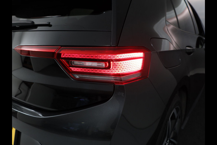 Volkswagen ID.3 First Plus 58 kWh 204 pk | Navigatie | Parkeersensoren | Achteruitrijcamera | Adaptieve cruise control | Matrix LED koplampen | Stoelverwarming |