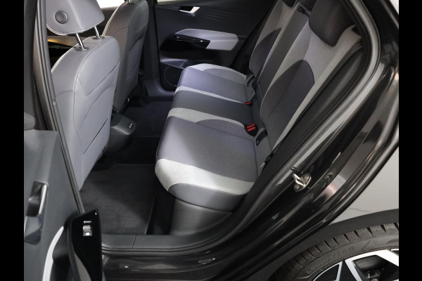 Volkswagen ID.3 First Plus 58 kWh 204 pk | Navigatie | Parkeersensoren | Achteruitrijcamera | Adaptieve cruise control | Matrix LED koplampen | Stoelverwarming |