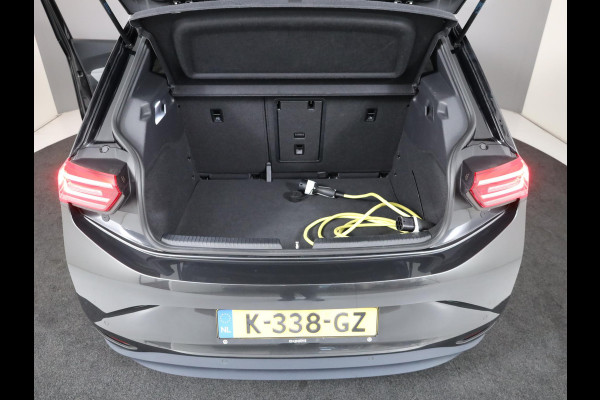 Volkswagen ID.3 First Plus 58 kWh 204 pk | Navigatie | Parkeersensoren | Achteruitrijcamera | Adaptieve cruise control | Matrix LED koplampen | Stoelverwarming |