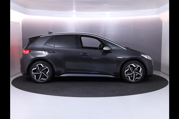 Volkswagen ID.3 First Plus 58 kWh 204 pk | Navigatie | Parkeersensoren | Achteruitrijcamera | Adaptieve cruise control | Matrix LED koplampen | Stoelverwarming |