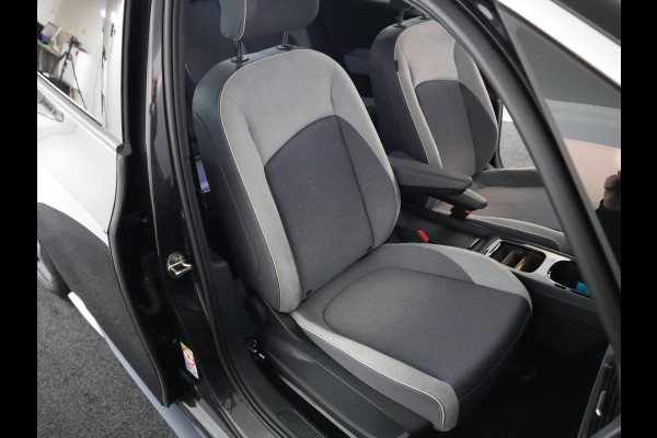 Volkswagen ID.3 First Plus 58 kWh 204 pk | Navigatie | Parkeersensoren | Achteruitrijcamera | Adaptieve cruise control | Matrix LED koplampen | Stoelverwarming |