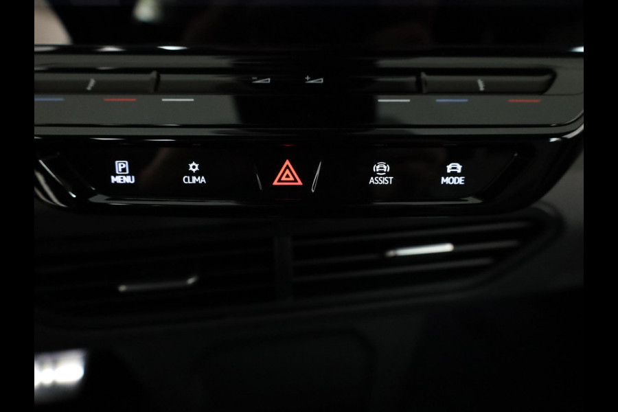 Volkswagen ID.3 First Plus 58 kWh 204 pk | Navigatie | Parkeersensoren | Achteruitrijcamera | Adaptieve cruise control | Matrix LED koplampen | Stoelverwarming |