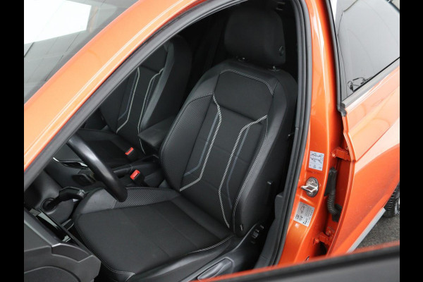 Volkswagen Polo 1.0 TSI R-Line | Stoelverwarming | Camera | Carplay | Climate control | Adaptive cruise | Full LED | Navigatie | Virtual Cockpit