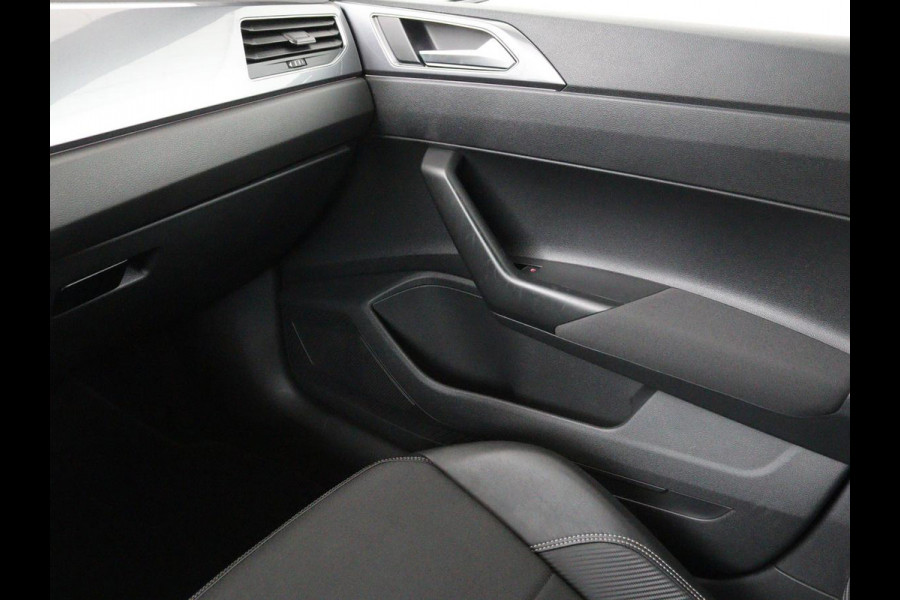 Volkswagen Polo 1.0 TSI R-Line | Stoelverwarming | Camera | Carplay | Climate control | Adaptive cruise | Full LED | Navigatie | Virtual Cockpit