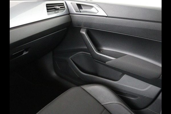 Volkswagen Polo 1.0 TSI R-Line | Stoelverwarming | Camera | Carplay | Climate control | Adaptive cruise | Full LED | Navigatie | Virtual Cockpit