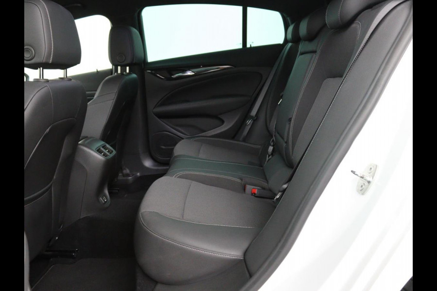 Opel Insignia 1.5 CDTI Business Elegance | Stoel & stuurverwarming | Trekhaak | Camera | Matrix LED | Carplay | Keyless | Navigatie