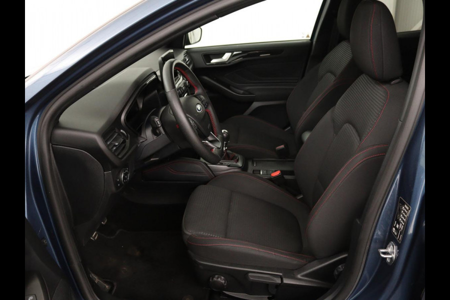 Ford Focus 1.0 EcoBosst Hybrid ST Line X | Stoel & stuurverwarming | Camera | Full LED | Carplay | Keyless | Climate control | Cruise control