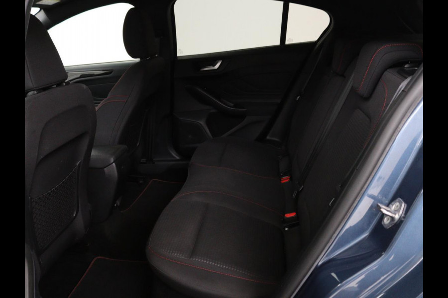 Ford Focus 1.0 EcoBosst Hybrid ST Line X | Stoel & stuurverwarming | Camera | Full LED | Carplay | Keyless | Climate control | Cruise control