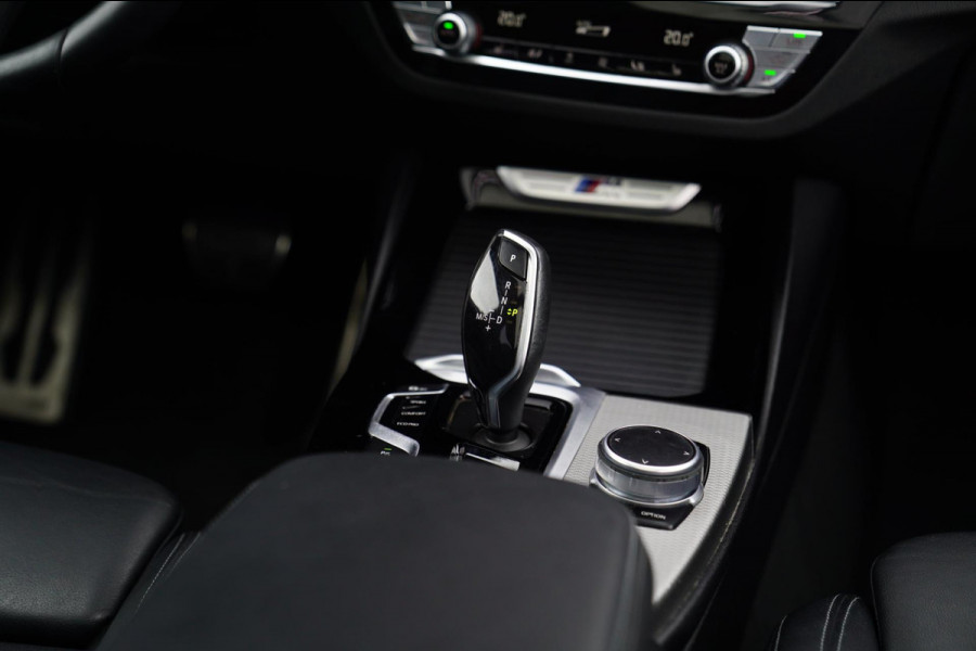 BMW X3 M40i xDrive High Executive | Panorama | Sfeerverlichting | Adaptieve LED | Achteruitrijcamera | Head up Display | NAP |