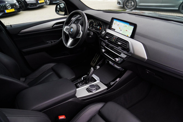BMW X3 M40i xDrive High Executive | Panorama | Sfeerverlichting | Adaptieve LED | Achteruitrijcamera | Head up Display | NAP |