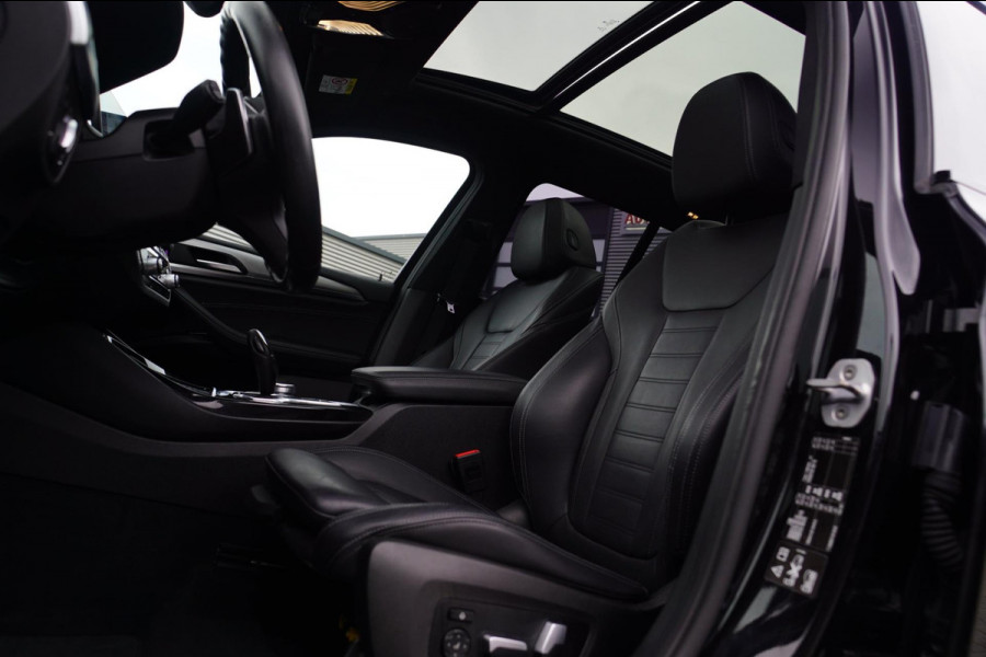 BMW X3 M40i xDrive High Executive | Panorama | Sfeerverlichting | Adaptieve LED | Achteruitrijcamera | Head up Display | NAP |