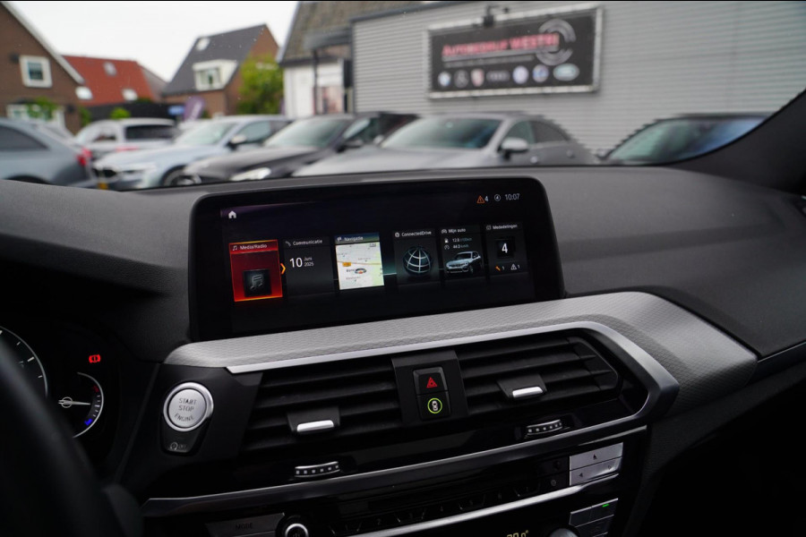 BMW X3 M40i xDrive High Executive | Panorama | Sfeerverlichting | Adaptieve LED | Achteruitrijcamera | Head up Display | NAP |
