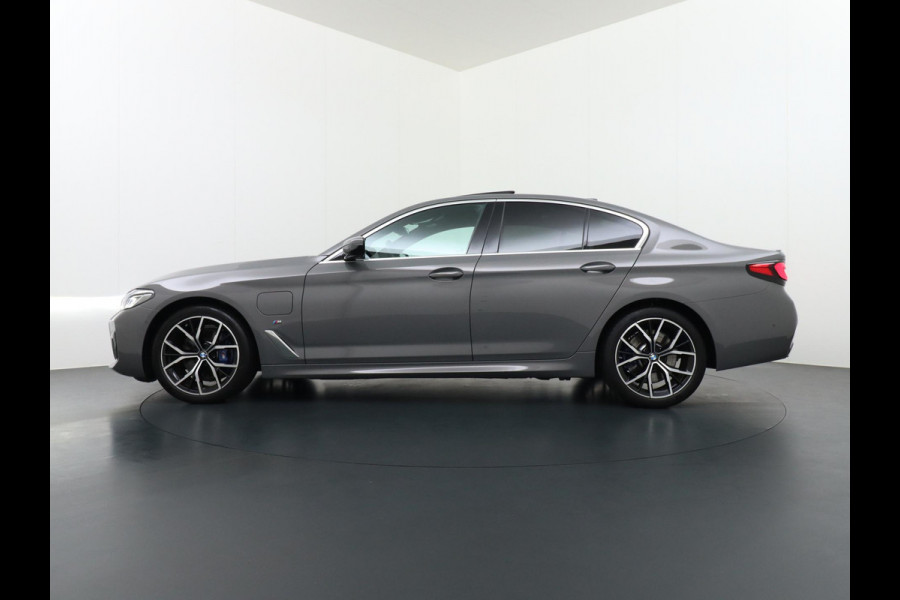 BMW 5 Serie 530e High Executive M SPORT MEMORY SEAT | HARMAN&KARDON AUDIO | CAMERA | DODE HOEK | STUURWIELVERWARMING | SCHUIFDAK RIJKLAARPRIJS incl. 12mnd BOVAG