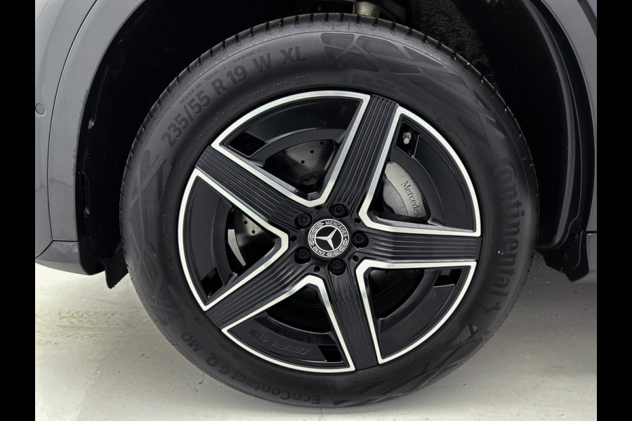 Mercedes-Benz GLC 300 e 4MATIC AMG Line | 5 spaaks lichtmetalen velgen | Navigatie | Parking support met camera | Alarm klasse 3 | Trekhaak elekt wegklapbaar | Distronic | Inclusief 24 maanden MB Certified garantie voor Europa.
