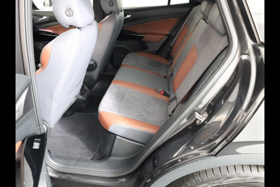 Volkswagen ID.4 First 77 kWh 204 PK | Navigatie | Cruise control | 20" LM velgen |