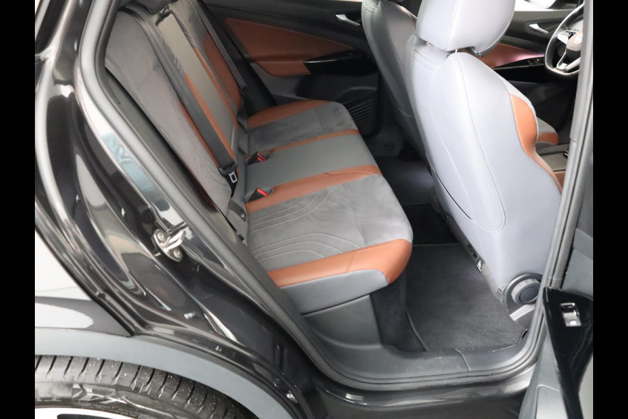 Volkswagen ID.4 First 77 kWh 204 PK | Navigatie | Cruise control | 20" LM velgen |