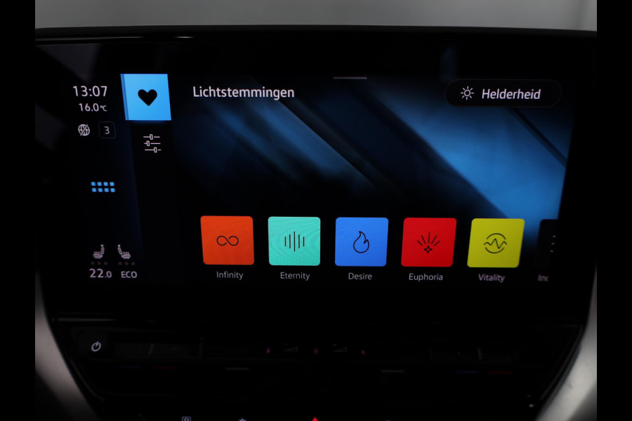Volkswagen ID.4 First 77 kWh 204 PK | Navigatie | Cruise control | 20" LM velgen |