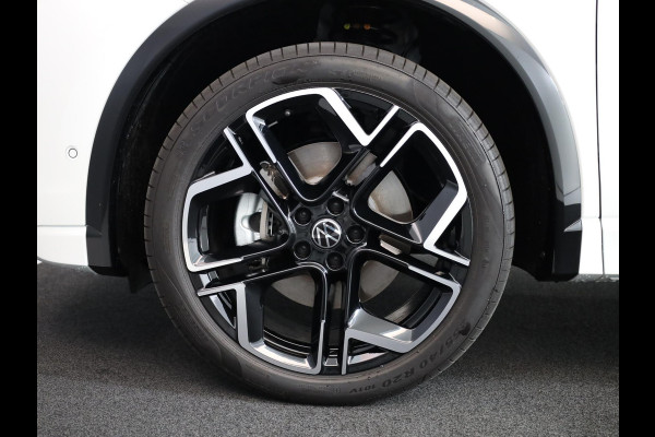 Volkswagen Tiguan R-Line-Edition 1.5 eHybrid 200 kW / 272 pk SUV 6 v Panoramadak | Navigatie | Parkeersensoren | Camera