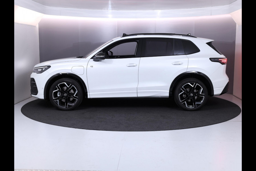 Volkswagen Tiguan R-Line-Edition 1.5 eHybrid 200 kW / 272 pk SUV 6 v Panoramadak | Navigatie | Parkeersensoren | Camera