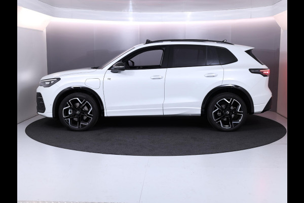 Volkswagen Tiguan R-Line-Edition 1.5 eHybrid 200 kW / 272 pk SUV 6 v Panoramadak | Navigatie | Parkeersensoren | Camera