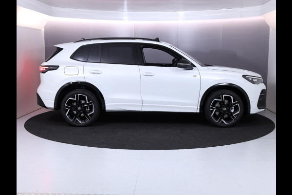 Volkswagen Tiguan R-Line-Edition 1.5 eHybrid 200 kW / 272 pk SUV 6 v Panoramadak | Navigatie | Parkeersensoren | Camera