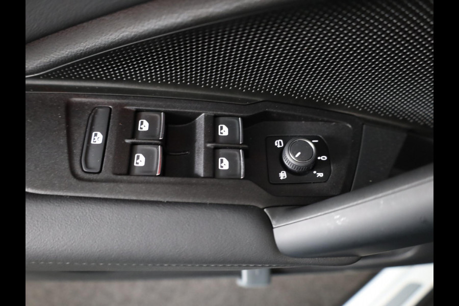 Volkswagen Tiguan R-Line-Edition 1.5 eHybrid 200 kW / 272 pk SUV 6 v Panoramadak | Navigatie | Parkeersensoren | Camera