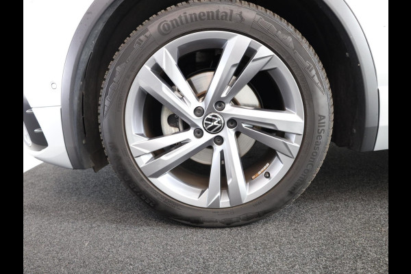 Volkswagen Tiguan 1.5 TSI R-Line Business 150 pk Automaat (DSG) | Verlengde garantie | Navigatie | Panoramadak | Elektr. trekhaak | Parkeersensoren (Park assist) | Achteruitrijcamera | R-Line |