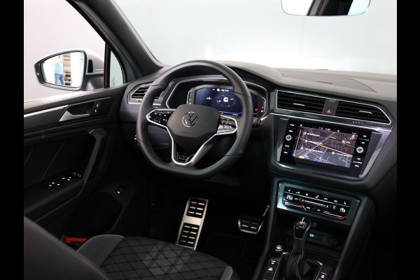 Volkswagen Tiguan 1.5 TSI R-Line Business 150 pk Automaat (DSG) | Verlengde garantie | Navigatie | Panoramadak | Elektr. trekhaak | Parkeersensoren (Park assist) | Achteruitrijcamera | R-Line |