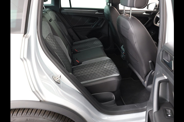 Volkswagen Tiguan 1.5 TSI R-Line Business 150 pk Automaat (DSG) | Verlengde garantie | Navigatie | Panoramadak | Elektr. trekhaak | Parkeersensoren (Park assist) | Achteruitrijcamera | R-Line |