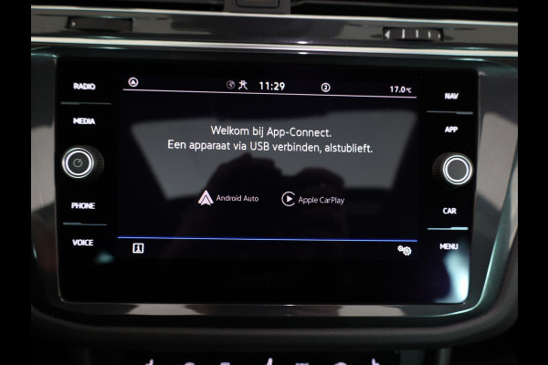Volkswagen Tiguan 1.5 TSI R-Line Business 150 pk Automaat (DSG) | Verlengde garantie | Navigatie | Panoramadak | Elektr. trekhaak | Parkeersensoren (Park assist) | Achteruitrijcamera | R-Line |