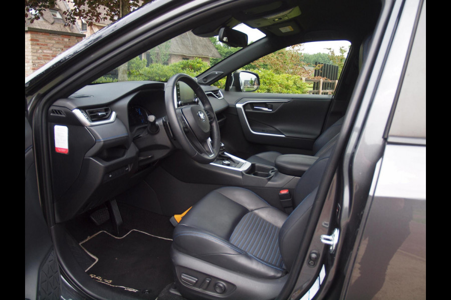 Toyota RAV4 2.5 Hybrid AWD Bi-Tone | Camera | Apple Carplay | Trekhaak 1650 KG trekgewicht | Alarm | JBL | NL-Auto |