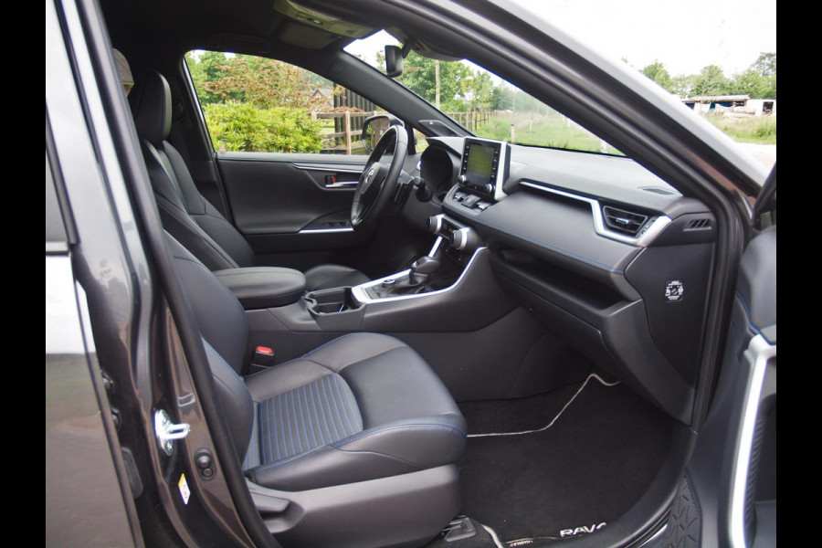 Toyota RAV4 2.5 Hybrid AWD Bi-Tone | Camera | Apple Carplay | Trekhaak 1650 KG trekgewicht | Alarm | JBL | NL-Auto |