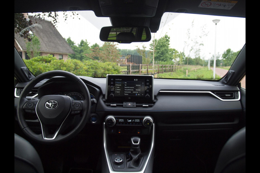 Toyota RAV4 2.5 Hybrid AWD Bi-Tone | Camera | Apple Carplay | Trekhaak 1650 KG trekgewicht | Alarm | JBL | NL-Auto |