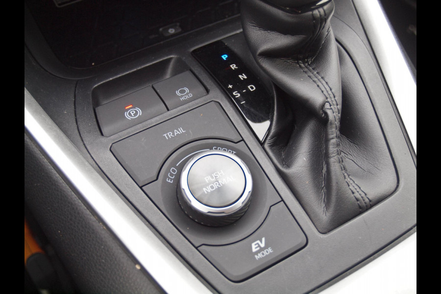 Toyota RAV4 2.5 Hybrid AWD Bi-Tone | Camera | Apple Carplay | Trekhaak 1650 KG trekgewicht | Alarm | JBL | NL-Auto |