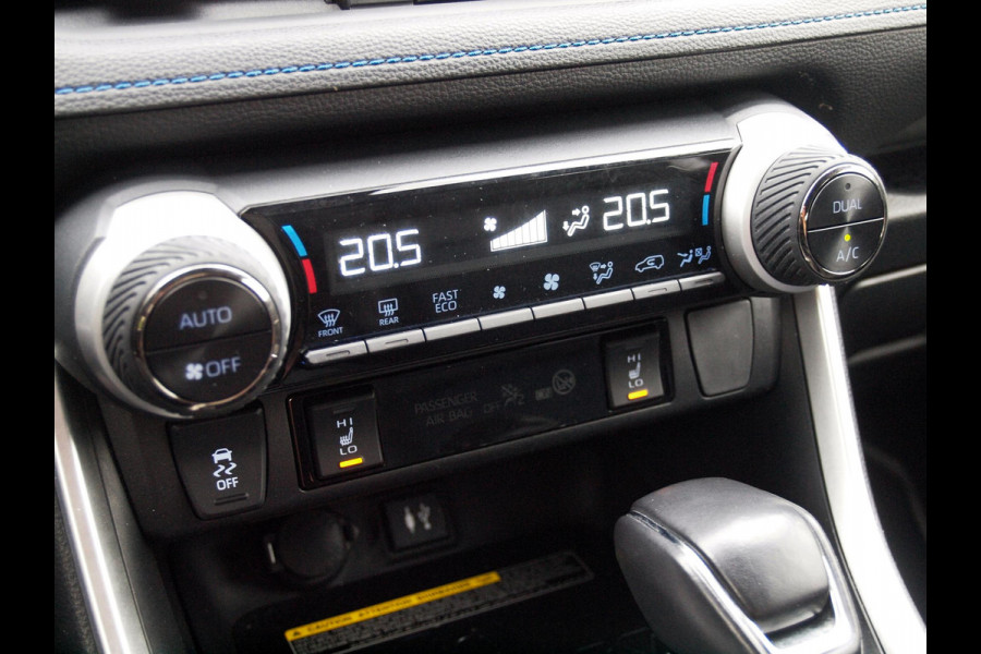 Toyota RAV4 2.5 Hybrid AWD Bi-Tone | Camera | Apple Carplay | Trekhaak 1650 KG trekgewicht | Alarm | JBL | NL-Auto |