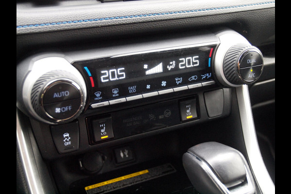 Toyota RAV4 2.5 Hybrid AWD Bi-Tone | Camera | Apple Carplay | Trekhaak 1650 KG trekgewicht | Alarm | JBL | NL-Auto |