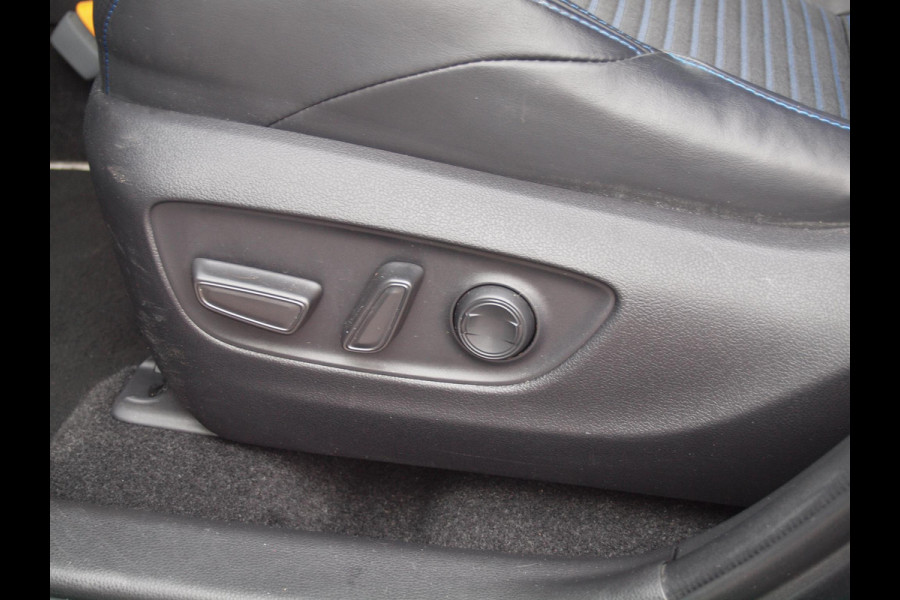 Toyota RAV4 2.5 Hybrid AWD Bi-Tone | Camera | Apple Carplay | Trekhaak 1650 KG trekgewicht | Alarm | JBL | NL-Auto |