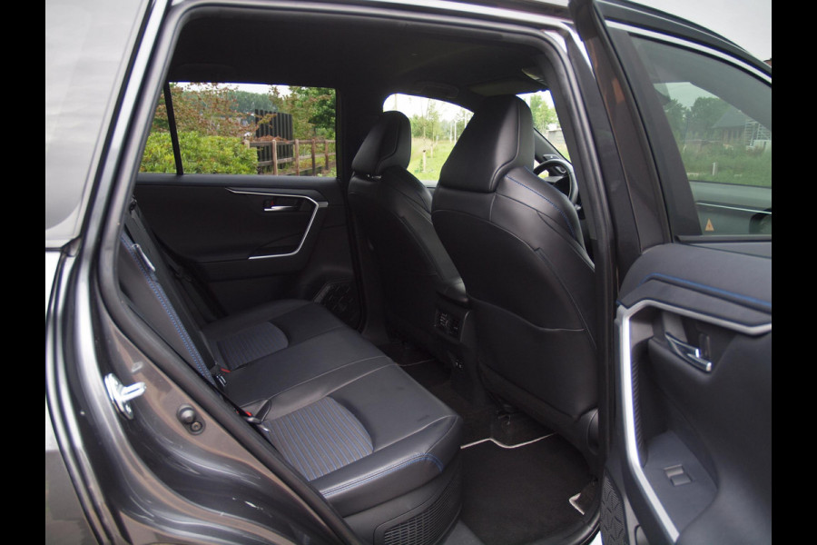 Toyota RAV4 2.5 Hybrid AWD Bi-Tone | Camera | Apple Carplay | Trekhaak 1650 KG trekgewicht | Alarm | JBL | NL-Auto |
