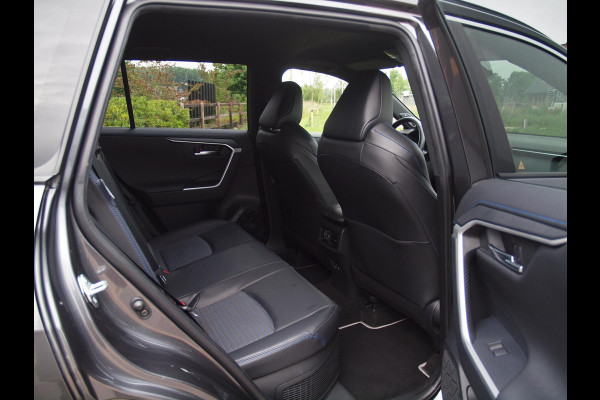 Toyota RAV4 2.5 Hybrid AWD Bi-Tone | Camera | Apple Carplay | Trekhaak 1650 KG trekgewicht | Alarm | JBL | NL-Auto |