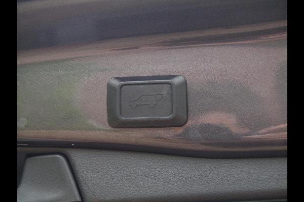 Toyota RAV4 2.5 Hybrid AWD Bi-Tone | Camera | Apple Carplay | Trekhaak 1650 KG trekgewicht | Alarm | JBL | NL-Auto |