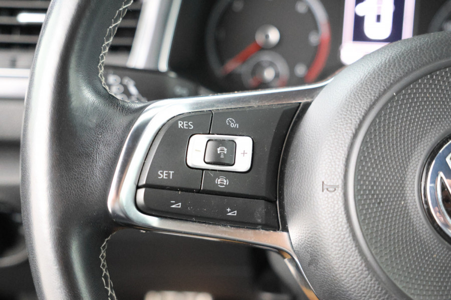 Volkswagen T-Roc 1.6 TDI Style Business R-Line, Cruise Control, Apple Carplay, Parkeersensoren