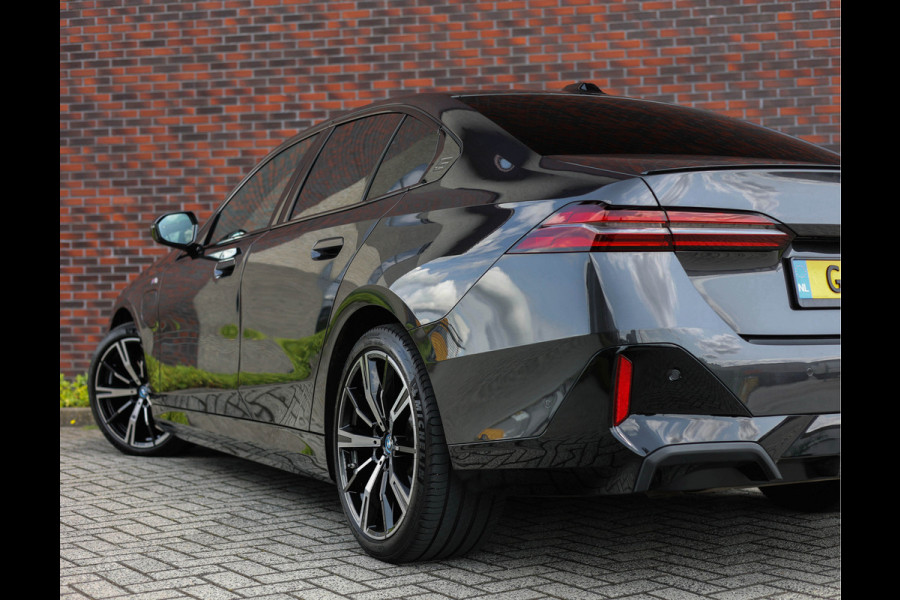 BMW 5 Serie 530e *M-Sport*Pano*Bow&Wil*Trekhaak*
