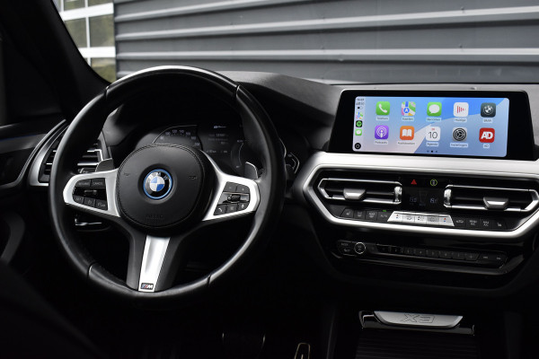 BMW X3 xDrive30e M Sport | Panoramadak | 21'' Velgen | Camera | CarPlay | Head-Up | Stoelverwarming | Sfeerverlichting |