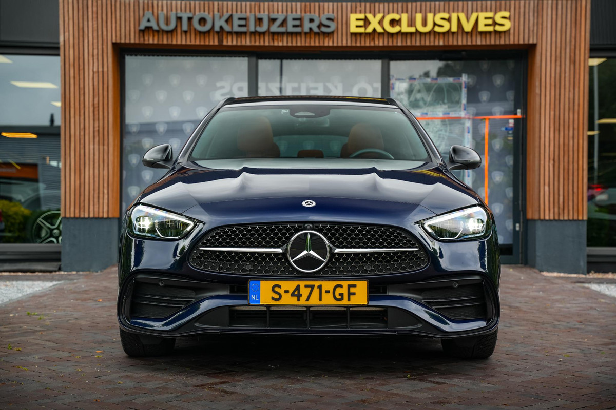 Mercedes-Benz C-Klasse Estate 300 e AMG Line Panoramadak Luxe Leder Adapt. Cruise Headup Display LED Trekhaak 18''LM 1e Eigenaar Mercedes-Benz C-Klasse Estate 300 e AMG Line Panoramadak Luxe Leder Adapt. Cruise Headup Display LED Trekhaak 18''LM 1e Eigenaar