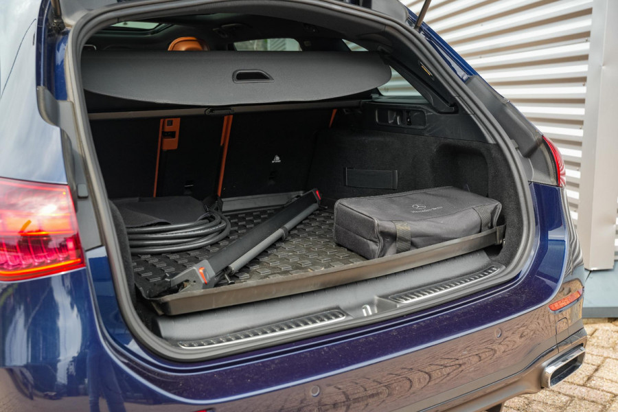 Mercedes-Benz C-Klasse Estate 300 e AMG Line Panoramadak Luxe Leder Adapt. Cruise Headup Display LED Trekhaak 18''LM 1e Eigenaar