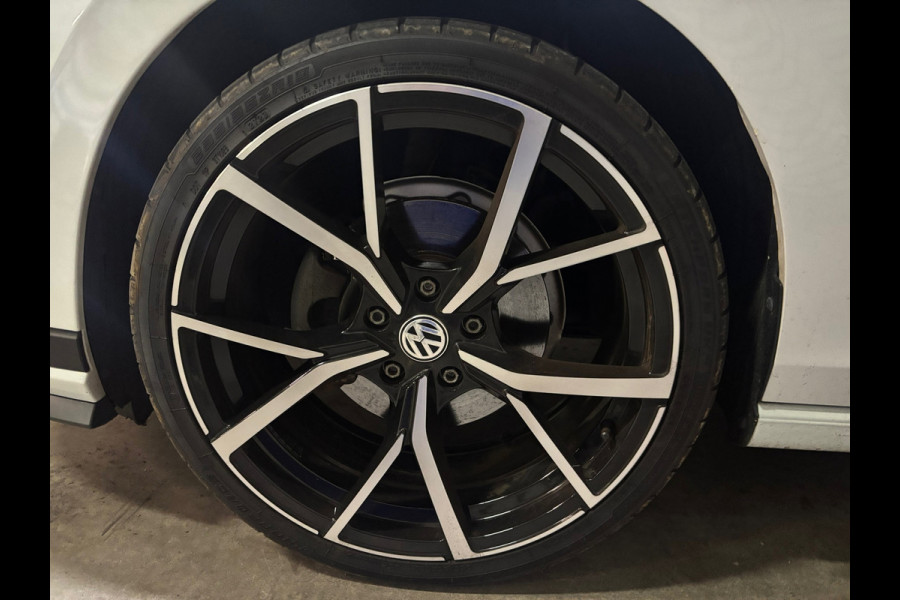 Volkswagen Golf 1.5 eTSI R-Line