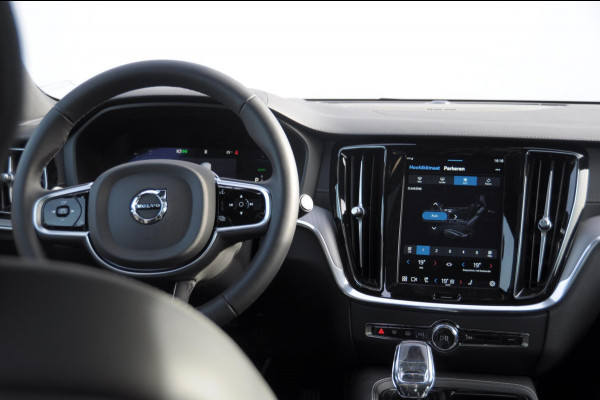 Volvo V60 T6 350PK Automaat Plug-in hybrid AWD Ultra Bright DEMO Roy Long range / Head-up display / Harman Kardon audio / Panoramadak / BLIS / Elektrisch bedienbare voorstoelen / Memory seats / Verwarmbare stoelen / Keyless entry /