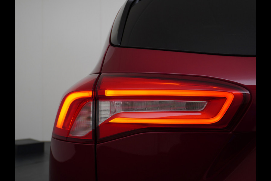 Ford FOCUS Wagon 1.0T 126PK ST Line 18" Navi Apple Carplay Android Auto EccTrekhaak Design Pack 2 Stuur+Stoel+Voorruit Verwarming Cruise Control  EcoBoost Winter Pack Keyless Led Comfort Pack Lmv  Privacy Glas Licht-Regensensor Wifi Bluetooth Rijstrooksensor 1e Eigenaar 1.383KG