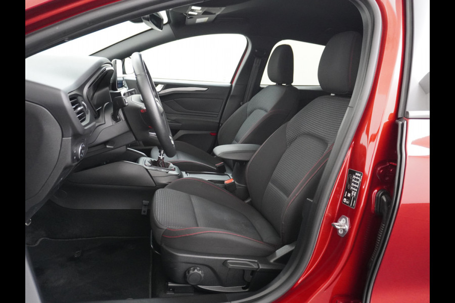 Ford FOCUS Wagon 1.0T 126PK ST Line 18" Navi Apple Carplay Android Auto EccTrekhaak Design Pack 2 Stuur+Stoel+Voorruit Verwarming Cruise Control  EcoBoost Winter Pack Keyless Led Comfort Pack Lmv  Privacy Glas Licht-Regensensor Wifi Bluetooth Rijstrooksensor 1e Eigenaar 1.383KG